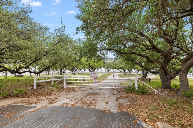 1131 Edgewater DR, Spicewood, TX 78669