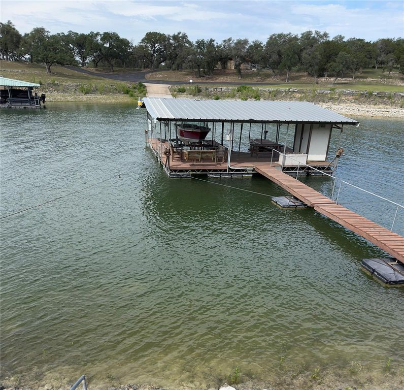 1131 Edgewater DR, Spicewood, TX 78669