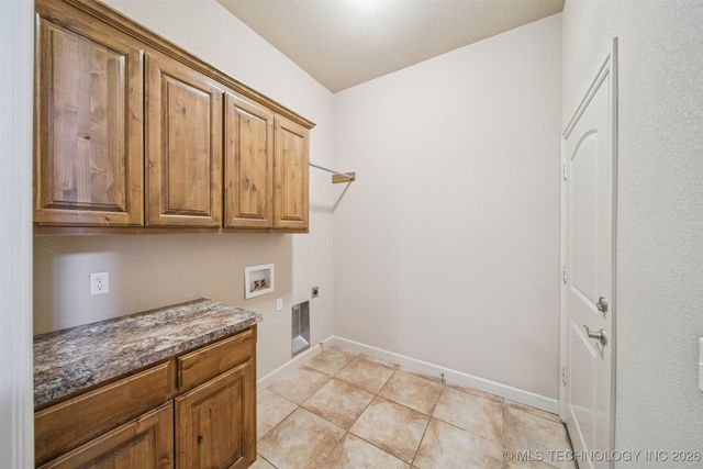 26990 E 143rd Street S, Coweta, OK 74429