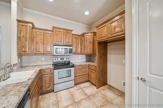 26990 E 143rd Street S, Coweta, OK 74429