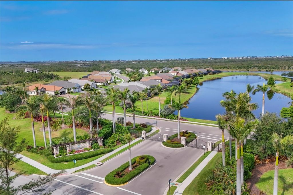 Image 2 of property listing at 519 WILDLIFE GLEN, Bradenton, FL 34209