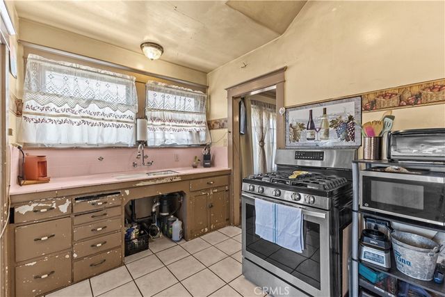 1119 W 84th Place, Los Angeles, CA 90044