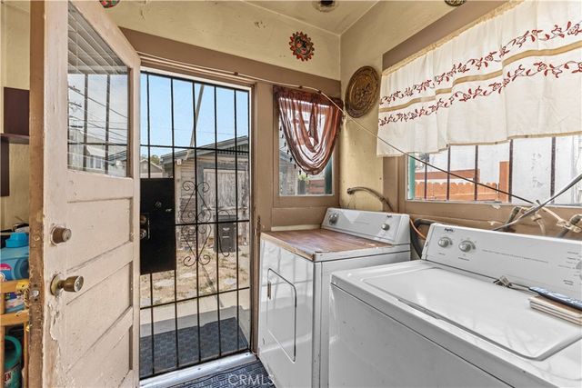 1119 W 84th Place, Los Angeles, CA 90044