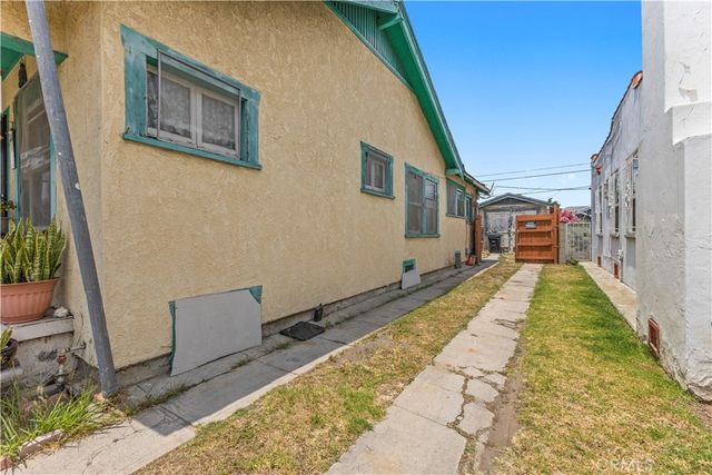 1119 W 84th Place, Los Angeles, CA 90044