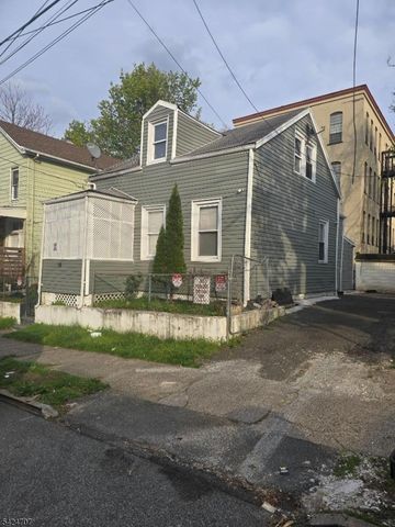 38 N 8Th St, Paterson City, NJ 07522