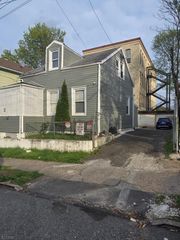 38 N 8Th St, Paterson City, NJ 07522