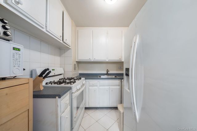 85-15 Main Street 3E, Briarwood, NY 11435