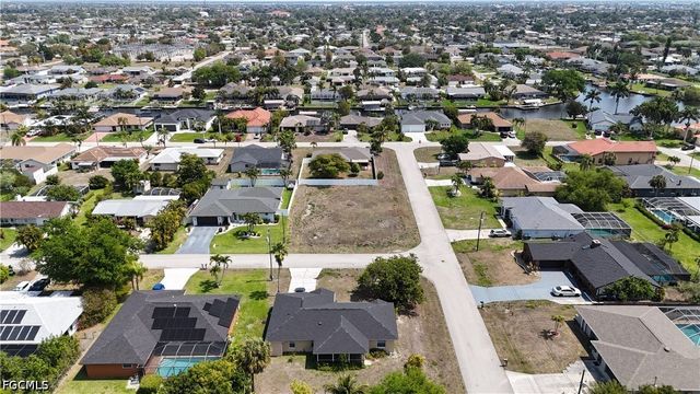 4037 SW 2nd PL, Cape Coral, FL 33914