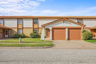 1019 Pleasant Valley Lane, Arlington, TX 76015