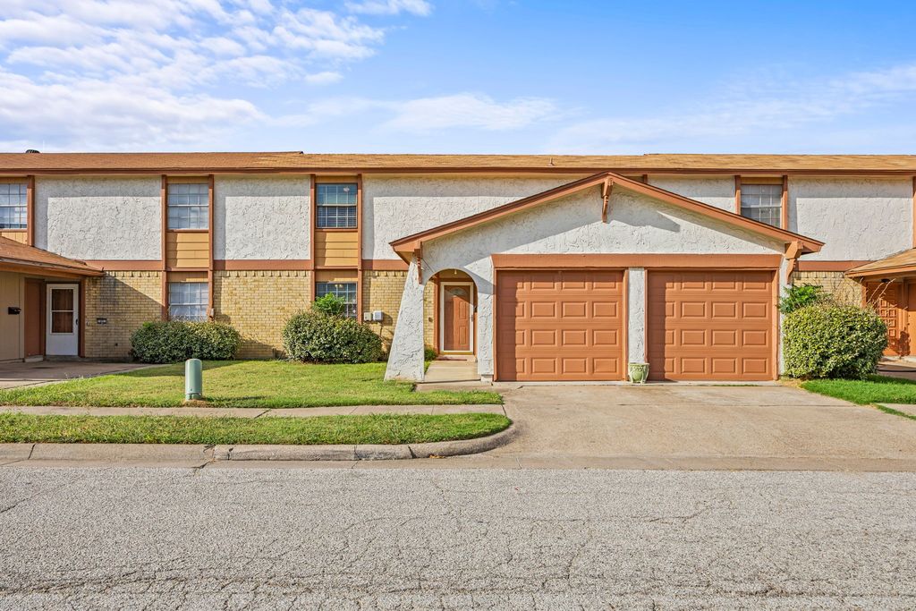 1019 Pleasant Valley Lane, Arlington, TX 76015
