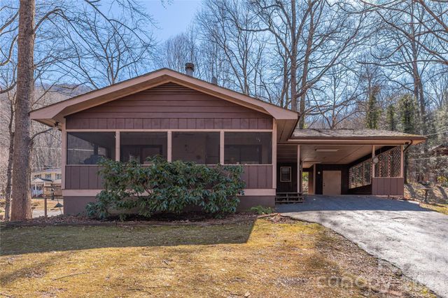 33 Ash Drive, Maggie Valley, NC 28751