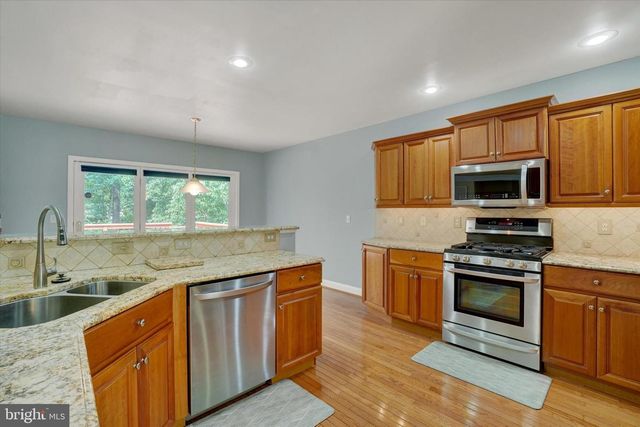 410 SARAH WOODS DR, Red Lion, PA 17356