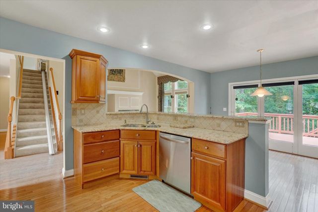 410 SARAH WOODS DR, Red Lion, PA 17356