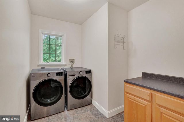 410 SARAH WOODS DR, Red Lion, PA 17356