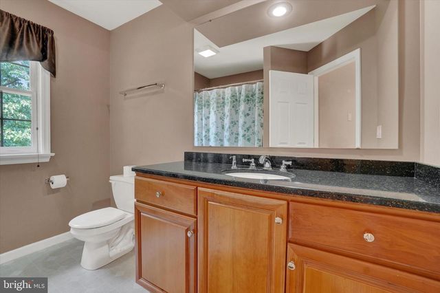 410 SARAH WOODS DR, Red Lion, PA 17356
