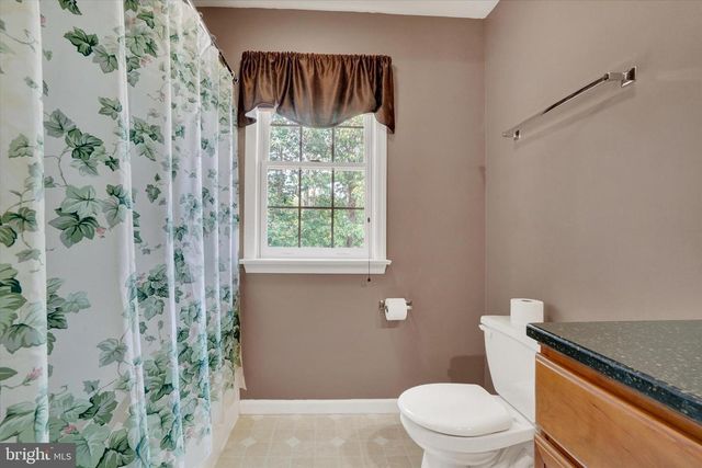 410 SARAH WOODS DR, Red Lion, PA 17356