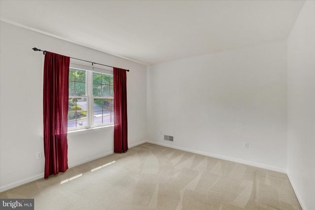 410 SARAH WOODS DR, Red Lion, PA 17356