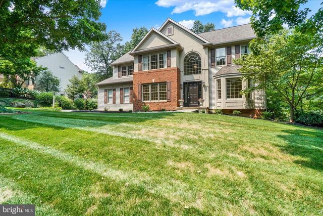 410 SARAH WOODS DR, Red Lion, PA 17356