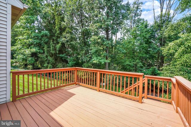 410 SARAH WOODS DR, Red Lion, PA 17356
