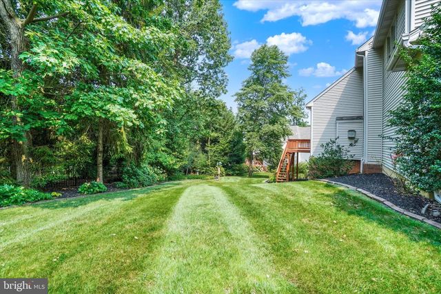410 SARAH WOODS DR, Red Lion, PA 17356