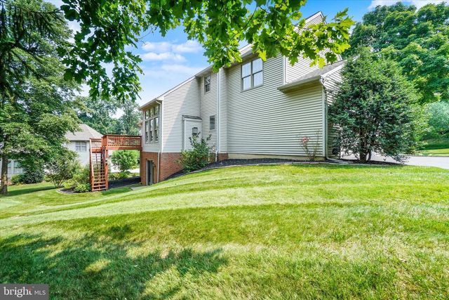410 SARAH WOODS DR, Red Lion, PA 17356