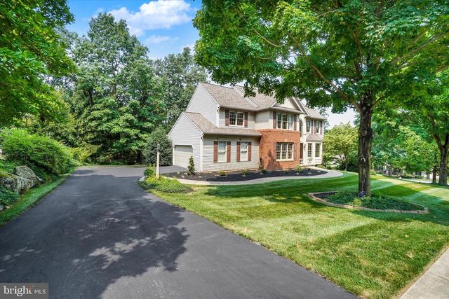 410 SARAH WOODS DR, Red Lion, PA 17356