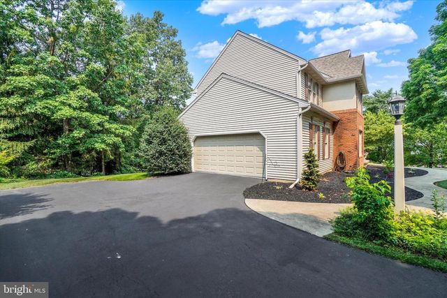 410 SARAH WOODS DR, Red Lion, PA 17356
