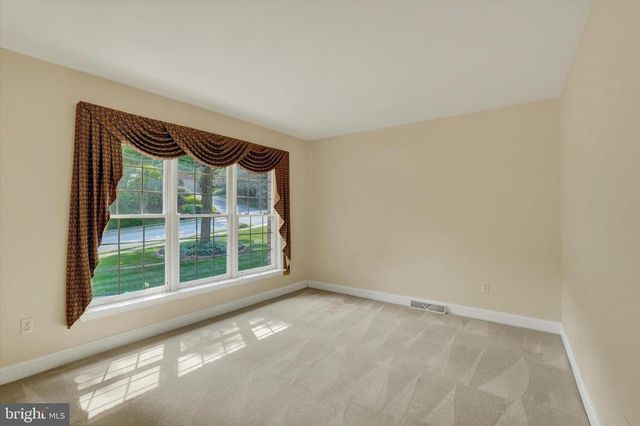 410 SARAH WOODS DR, Red Lion, PA 17356