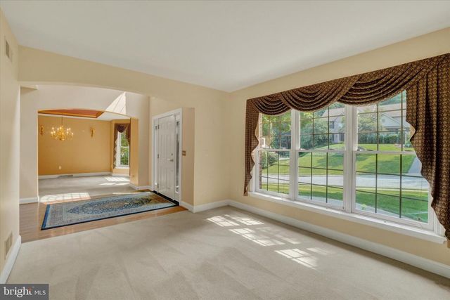 410 SARAH WOODS DR, Red Lion, PA 17356
