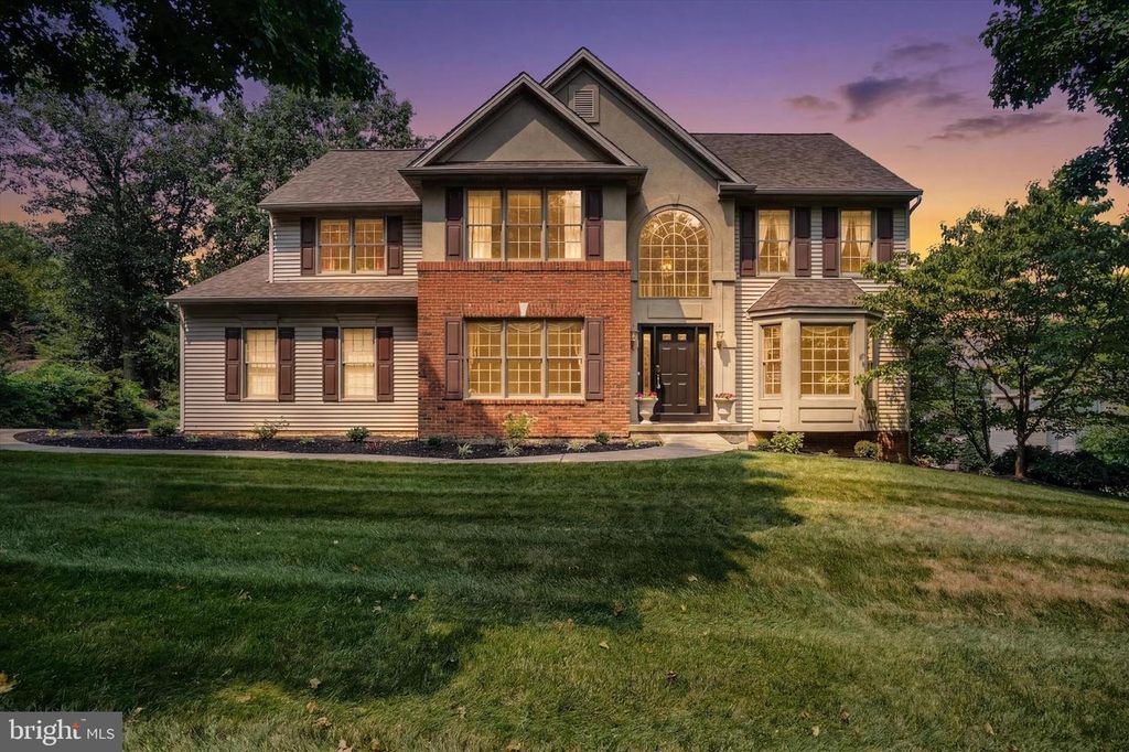 410 SARAH WOODS DR, Red Lion, PA 17356