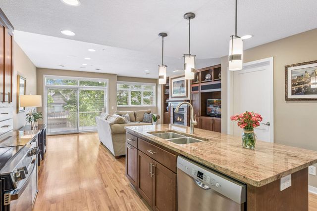 519 Willoughby Way W, Minnetonka, MN 55305
