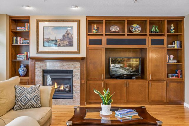 519 Willoughby Way W, Minnetonka, MN 55305