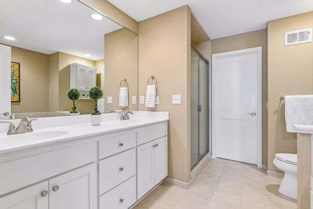 519 Willoughby Way W, Minnetonka, MN 55305