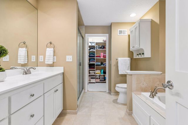 519 Willoughby Way W, Minnetonka, MN 55305
