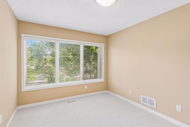 519 Willoughby Way W, Minnetonka, MN 55305