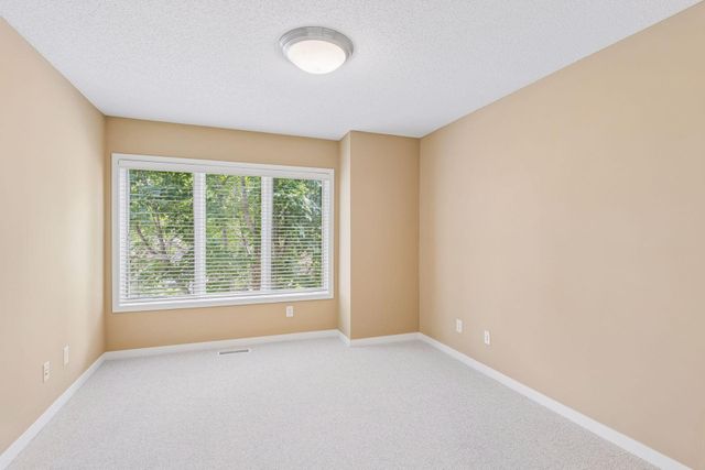 519 Willoughby Way W, Minnetonka, MN 55305