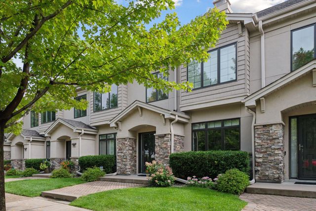 519 Willoughby Way W, Minnetonka, MN 55305