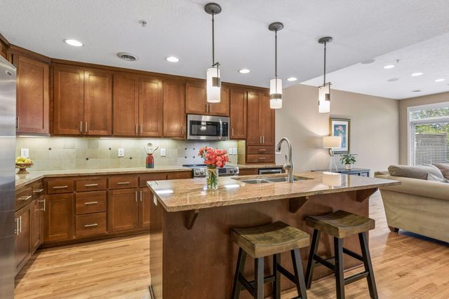 519 Willoughby Way W, Minnetonka, MN 55305