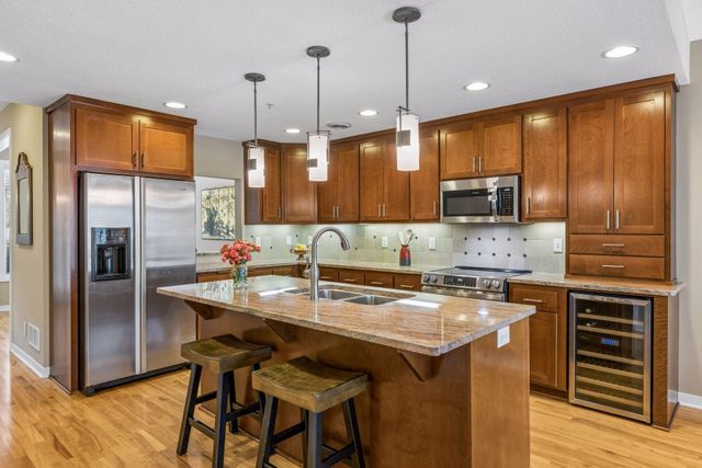 519 Willoughby Way W, Minnetonka, MN 55305