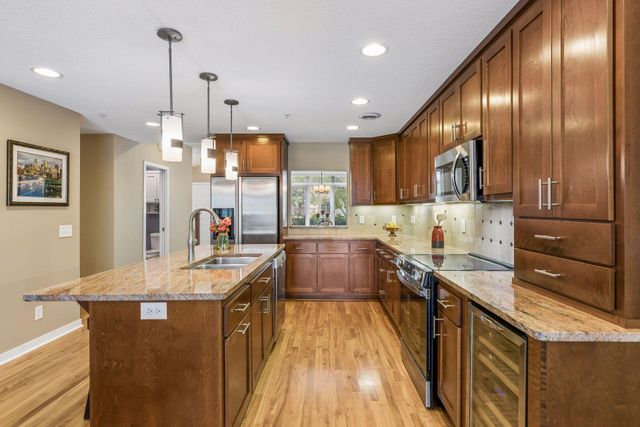 519 Willoughby Way W, Minnetonka, MN 55305