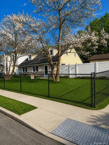 700 Sharon Road, Copiague, NY 11726