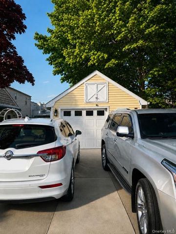 700 Sharon Road, Copiague, NY 11726