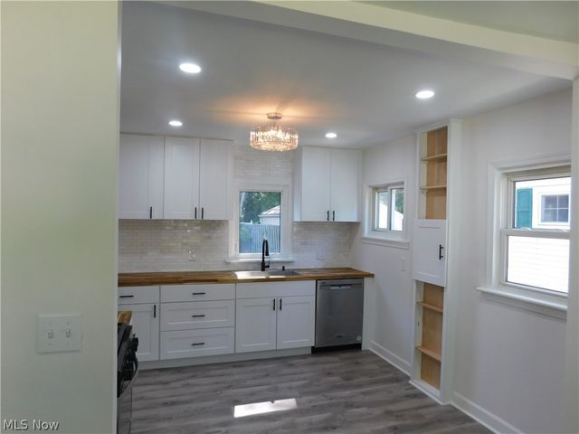 1283 Waverly Road, Eastlake, OH 44095