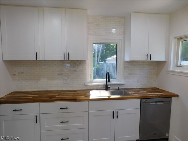 1283 Waverly Road, Eastlake, OH 44095