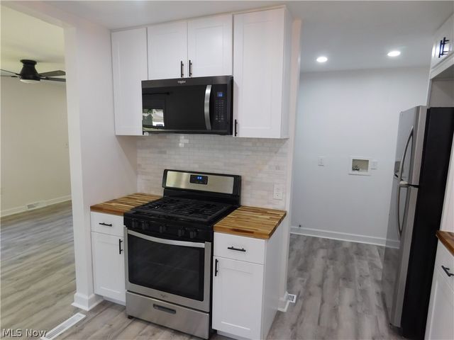 1283 Waverly Road, Eastlake, OH 44095