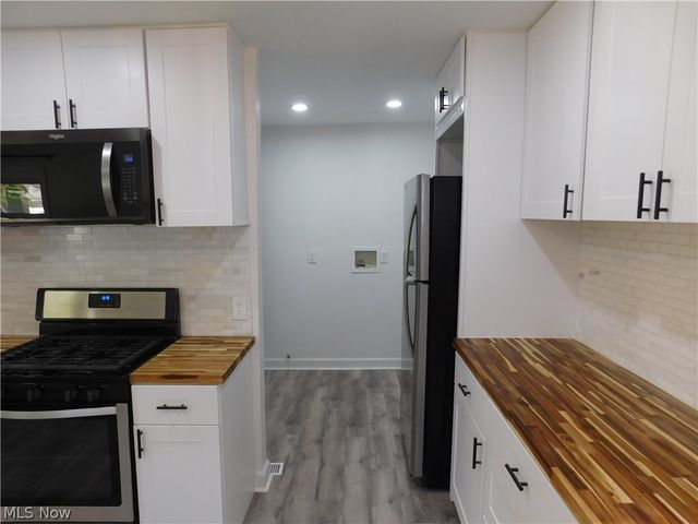 1283 Waverly Road, Eastlake, OH 44095