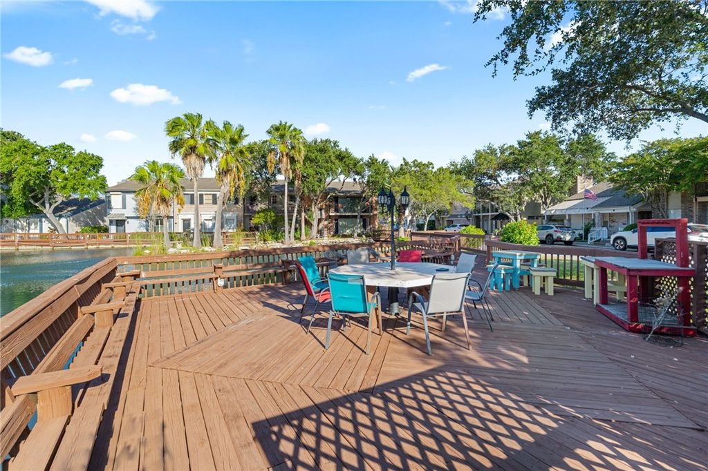 45 Rock Creek Dr, Corpus Christi, TX 78412 — photo 3