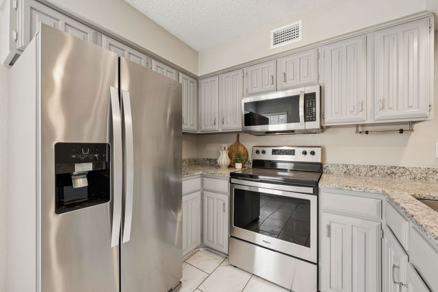 14800 Enterprise Drive 16D, Farmers Branch, TX 75234