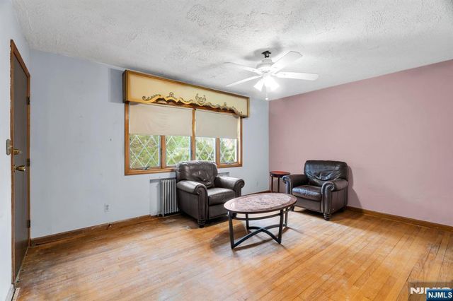 123 Summit Avenue, Elmwood Park, NJ 07407