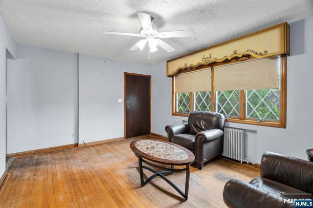123 Summit Avenue, Elmwood Park, NJ 07407